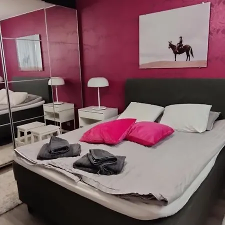 Freshly Renovated Apartment, Perfect For Couples Appartamento
